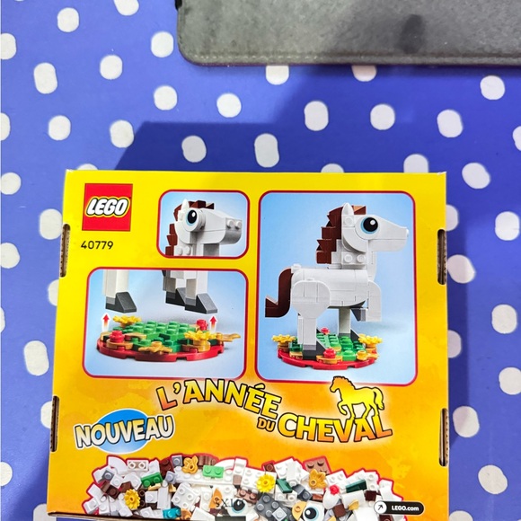 LEGO Year of the Horse Set - White and Brown - Picture 2 of 3